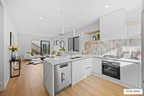 Photo of property in 37a Crestview Rise, Papakura, 2110