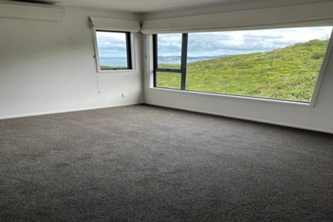 Photo of property in 8 Forbes Lane, Newlands, Wellington, 6037