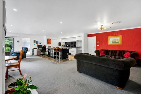 Photo of property in 17a Kauri Street, Inglewood, 4330