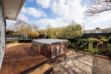 Photo of property in 144 Ruamahanga Crescent, Terrace End, Palmerston North, 4410