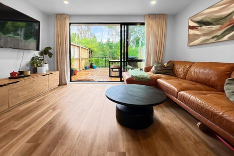 Photo of property in 31 Tokai Place, Glen Eden, Auckland, 0602