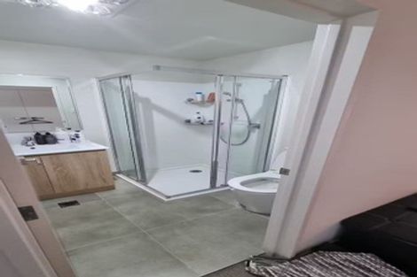 Photo of property in 35 Morihana Close, Glen Eden, 0602