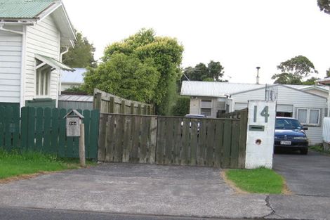 Photo of property in 14 Rewarewa Road, Te Atatu Peninsula, Auckland, 0610