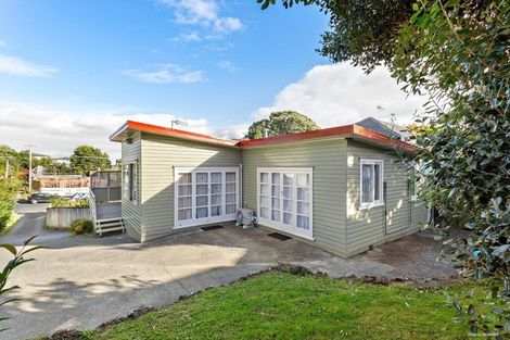 Photo of property in 1/64 Hogans Road, Glenfield, Auckland, 0629