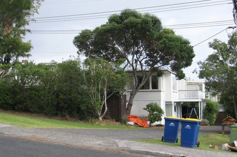 Photo of property in 2 Penning Road, Castor Bay, Auckland, 0620