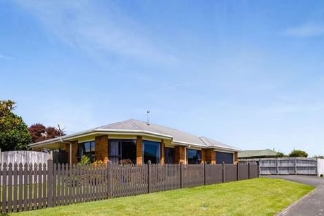 Photo of property in 18 Beech Place, Hawera, 4610