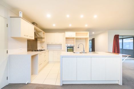 Photo of property in 16 Sorrento Place, Kelvin Grove, Palmerston North, 4414