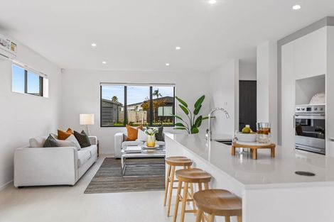 Photo of property in 77 Pepene Avenue, Takanini, Auckland, 2112