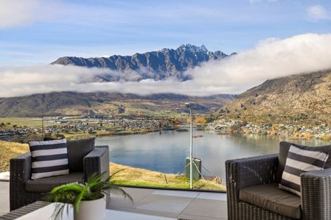Photo of property in 6 Florence Close, Queenstown Hill, Queenstown, 9300
