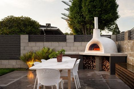 Photo of property in 180 Sandwich Road, St Andrews, Hamilton, 3200