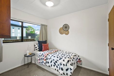 Photo of property in 25 Montana Place, Merrilands, New Plymouth, 4312