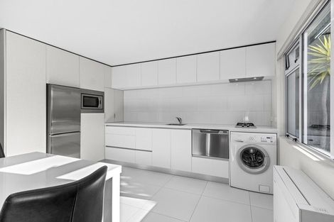 Photo of property in 59 Gilbert Street, New Plymouth, 4310