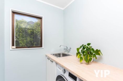 Photo of property in 2/154 Newlands Road, Newlands, Wellington, 6037