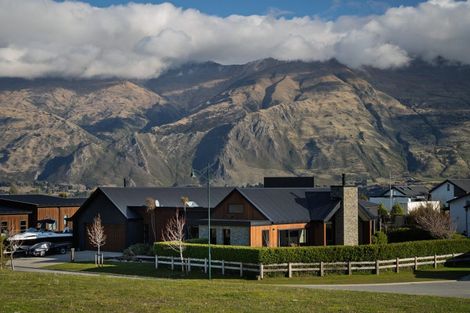 Photo of property in 5 Bull Ridge, Wanaka, 9305