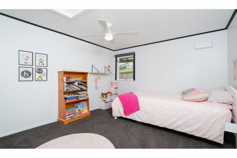 Photo of property in 69 Garfield Road, Helensville, 0800