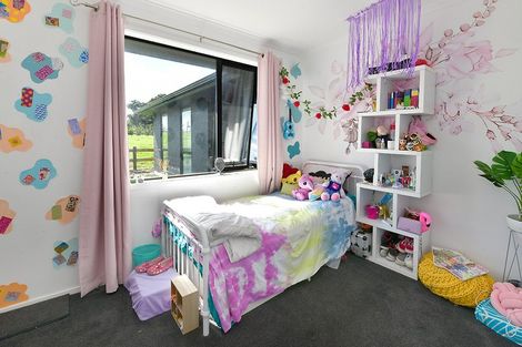 Photo of property in 87 Sheffield Road, Helensville, 0875