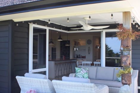 Photo of property in 204 Eskridge Drive, Eskdale, Napier, 4182