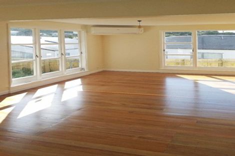 Photo of property in 38 Lyndfield Lane, Newlands, Wellington, 6037