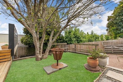 Photo of property in 2/10 Jarrah Place, Massey, Auckland, 0614