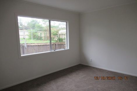 Photo of property in 15 Fernhaven Place, Massey, Auckland, 0614
