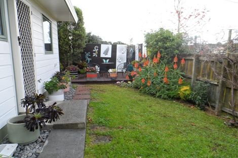 Photo of property in 2/14 Knott Road, Stanmore Bay, Whangaparaoa, 0932