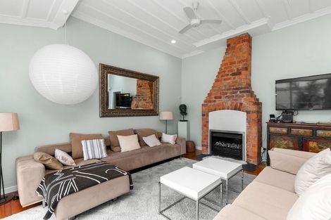 Photo of property in 11 Hinemoa Street, Birkenhead, Auckland, 0626