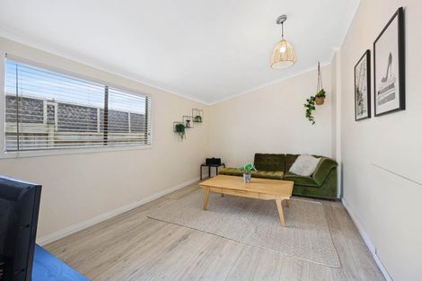 Photo of property in 2/34 Tupaki Place, Pakuranga Heights, Auckland, 2010