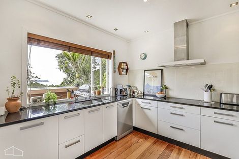 Photo of property in 46 Otitori Bay Road, Titirangi, Auckland, 0604