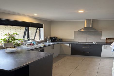 Photo of property in 32 Nielsen Gardens, Rototuna, Hamilton, 3210