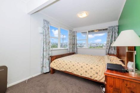 Photo of property in 1/28 Rangitoto Terrace, Milford, Auckland, 0620