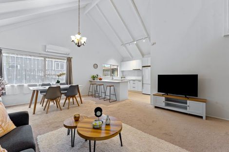 Photo of property in 2/1 Trelawny Place, Hillcrest, Auckland, 0627