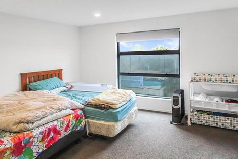 Photo of property in 60a Stewart Drive, Newlands, Wellington, 6037