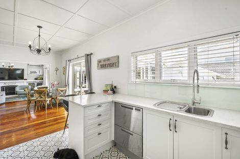 Photo of property in 1/24 Toroa Street, Torbay, Auckland, 0630