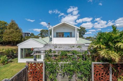 Photo of property in 2/13 Montgomery Avenue, Belmont, Auckland, 0622