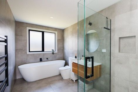 Photo of property in 6 Ivy Lane, Kelvin Grove, Palmerston North, 4414