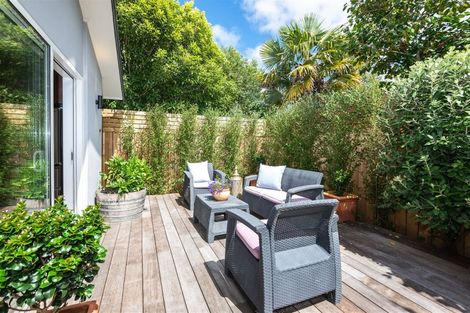 Photo of property in 10 Ladbrokes Place, Fendalton, Christchurch, 8052