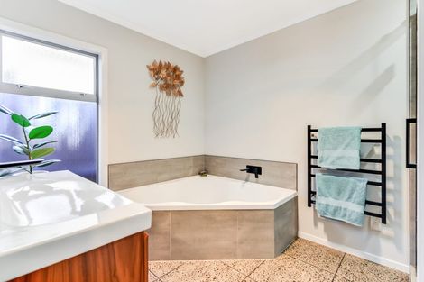 Photo of property in 7 Greenfield Drive, Western Heights, Hamilton, 3200