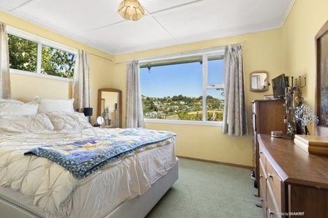 Photo of property in 110 Ruskin Road, Newlands, Wellington, 6037