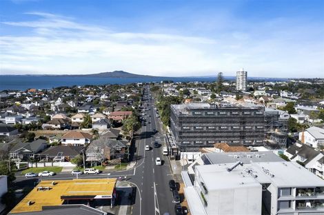 Photo of property in 304/110 Kitchener Road, Milford, Auckland, 0620
