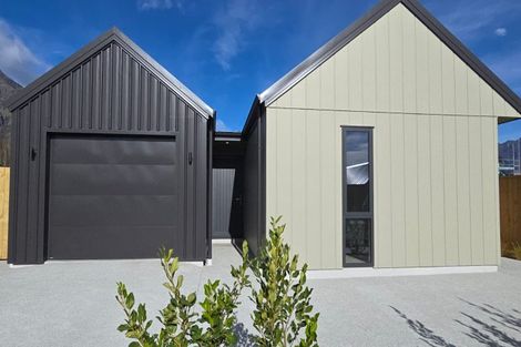Photo of property in 13 Goldfinch Drive, Jacks Point, 9371