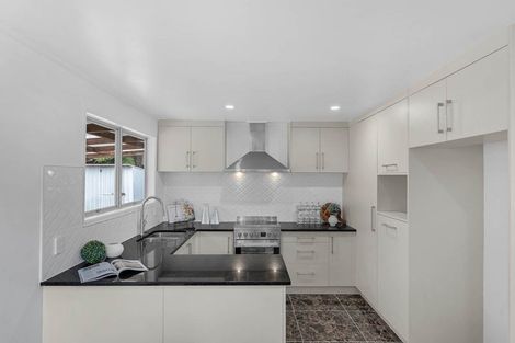 Photo of property in 25 Finn Place, Totara Vale, Auckland, 0629