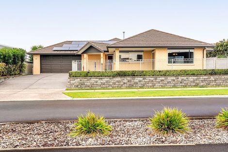 Photo of property in 6 Saint Andrews Parkway, Waiwhakaiho, New Plymouth, 4312