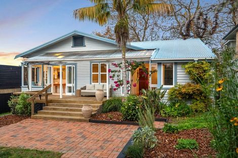 Photo of property in 12 Glade Place, Birkenhead, Auckland, 0626