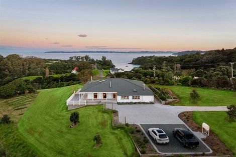 Photo of property in 203 Cape Rodney Road, Leigh, 0985