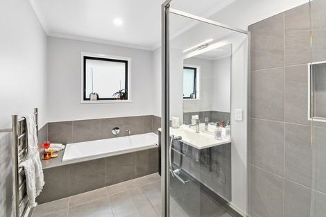 Photo of property in 40 Peacock Place, Pokeno, 2402