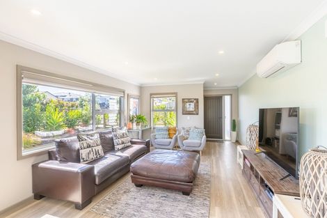 Photo of property in 90b/1 Endeavour Drive, Whitby, Porirua, 5024