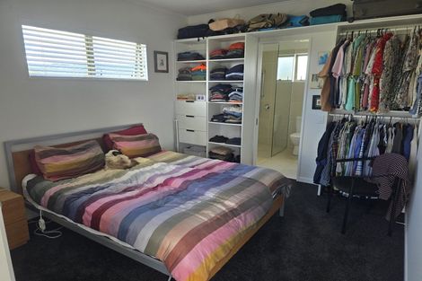 Photo of property in 102 Howard Road, Orere Point, Papakura, 2585