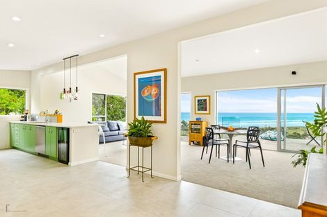 Photo of property in 52 Domain Crescent, Muriwai, Waimauku, 0881