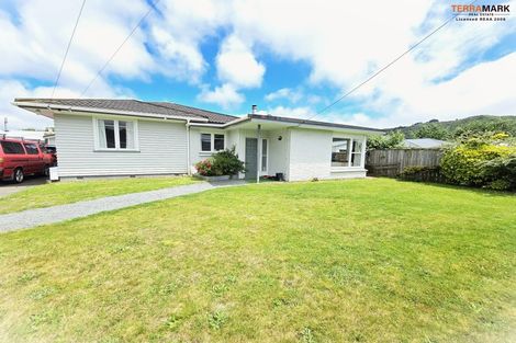 Photo of property in 21 Totara Park Road, Clouston Park, Upper Hutt, 5018