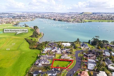 Photo of property in 21 Manor Park, Sunnyhills, Auckland, 2010